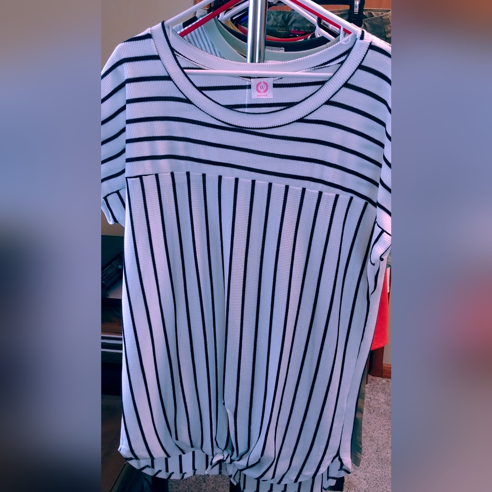Boutique Wanna B pinstriped tie top size L